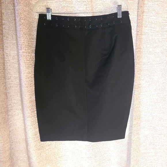 Banana Republic Black Knee-Length Pencil Skirt for office and beyond - Picture 3 of 11